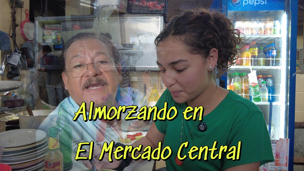 Almorzando en el Mercado Central de San Salvador