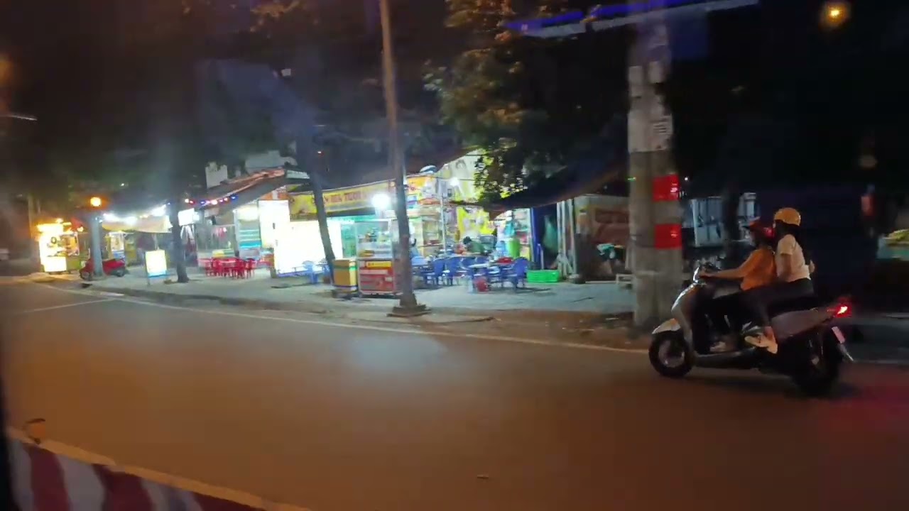 [Vidéo non édité] Voyage de nuit sur la ligne D4 entre Appartement CENTANA et Jonction de My Thanh