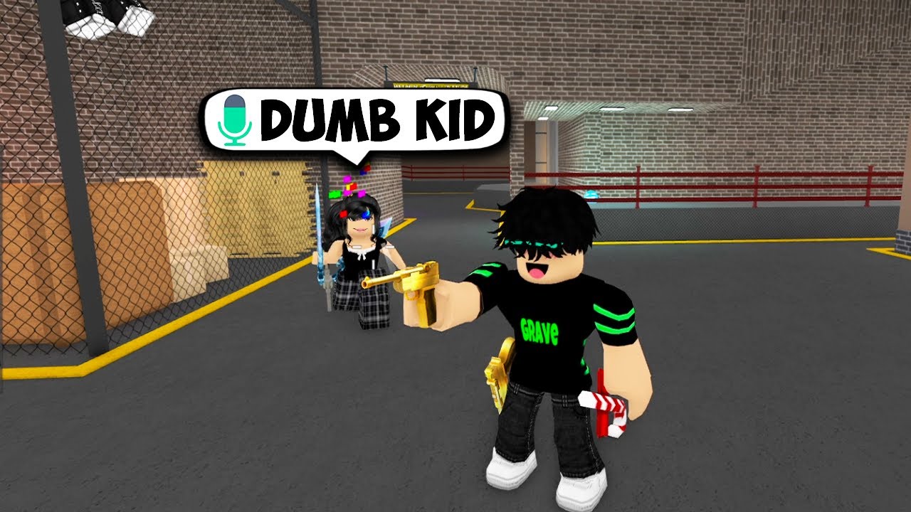 Destroying ANNOYING TEAMERS In MM2..(Murder Mystery 2)