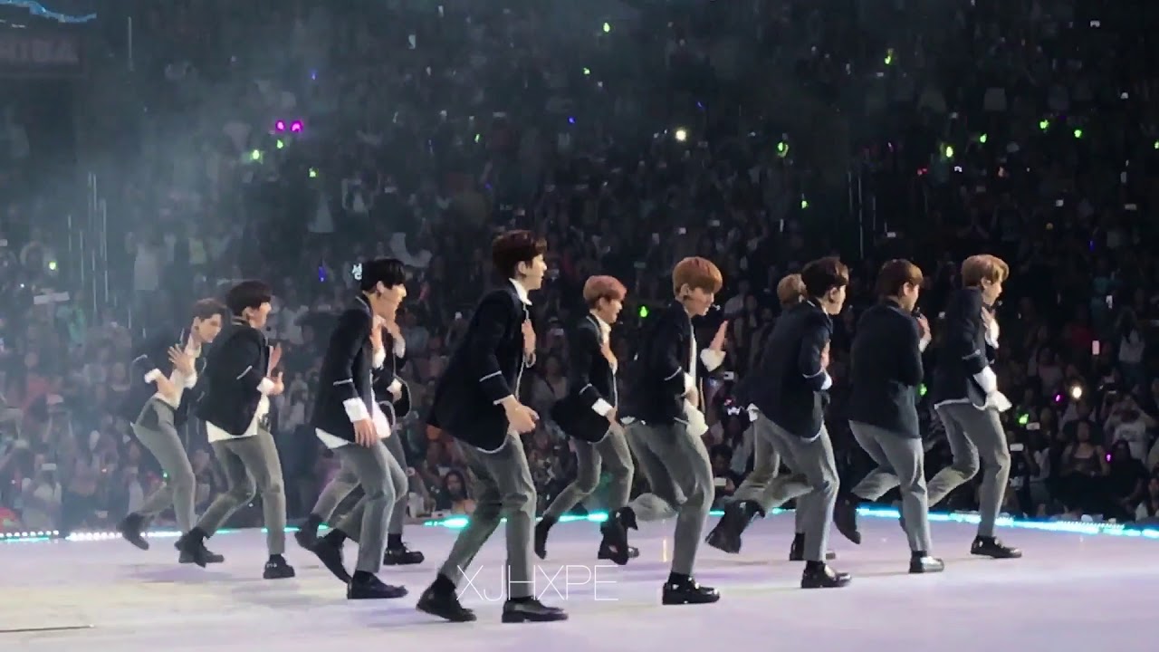 WANNA ONE @ KCON LA 2017 - NEVER + PICK ME / NAYANA 나야나 170821