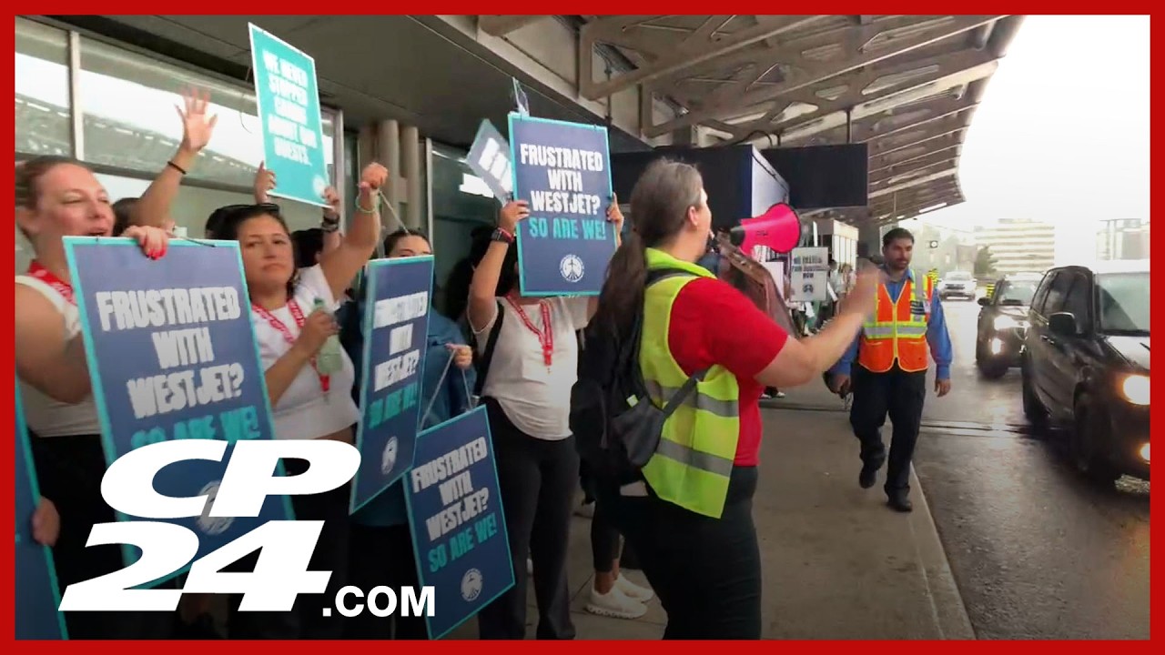 Бортпроводники WestJet вышли на пикет после начала забастовки