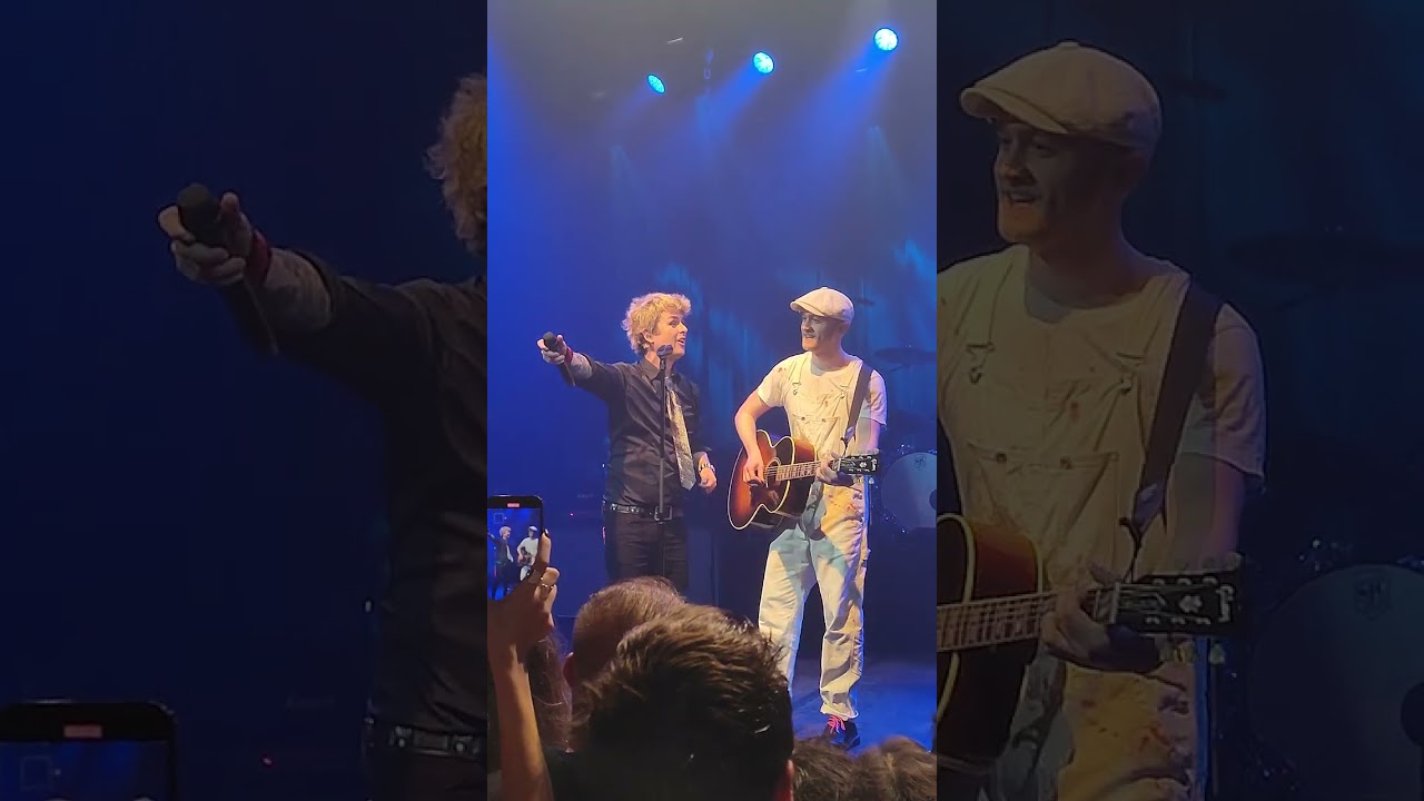 Green Day - Fan on stage for Good Riddance (Time of Your Life) at Bataclan Paris (November, 04 2023)