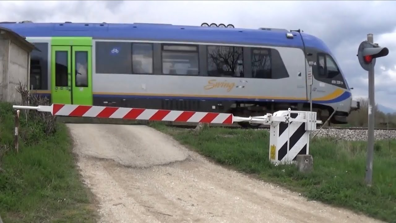 Passaggio a livello Fossa - Barisciano (AQ)// level crossing