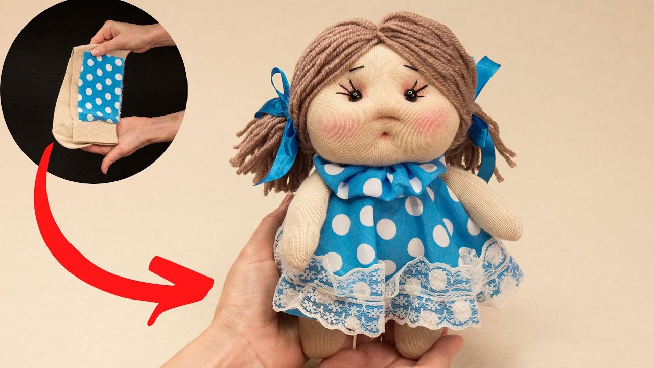 Милая кукла из носков с красивым платьем - игрушка своими руками!