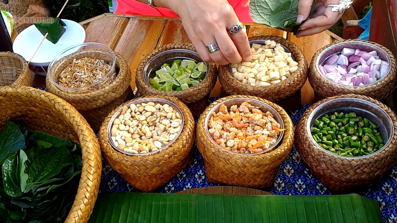 Street food Savoury Leaf Wraps (Miang Kham) @Chiva Market Phuket