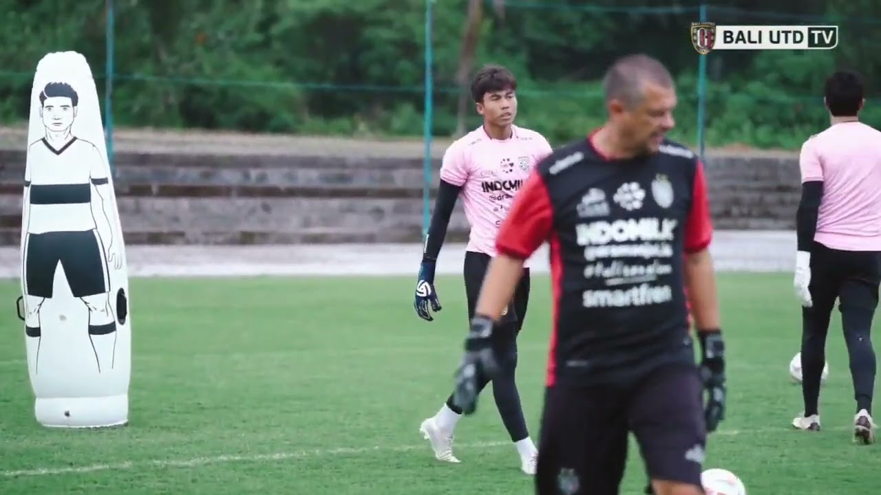 training Goalkeepers Bali United f.c
