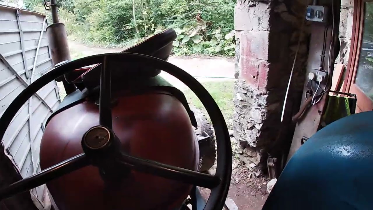 How to start a Fordson Major  Diesel Tractor.What works what.