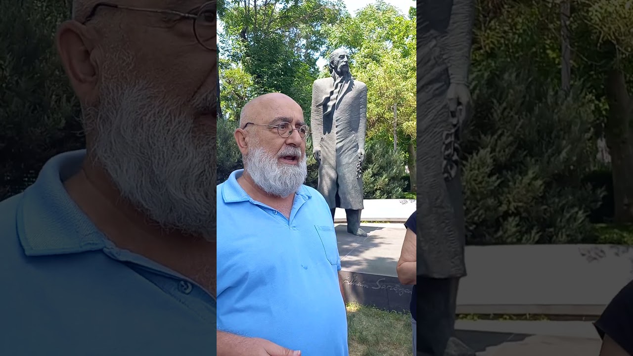 Sevan Nişanyan  - Erivan William Saroyan heykeli