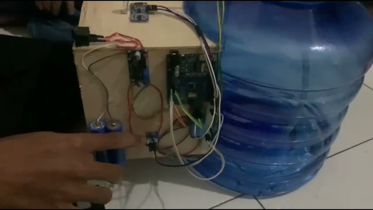 dispenser otomatis berbasis Arduino dan sensor