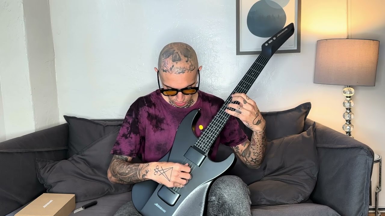 Andrea Chiarini - Unboxing AeroBand Guitar