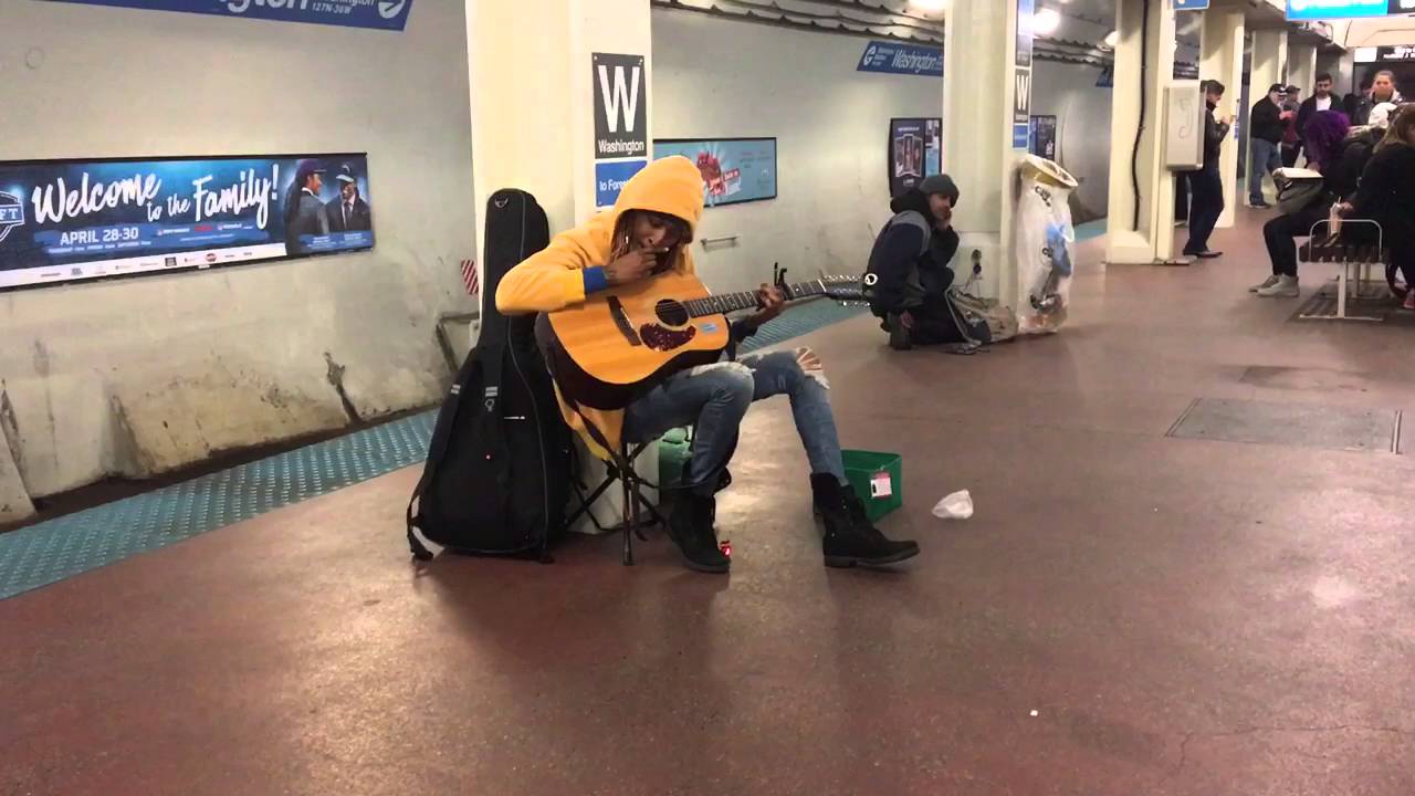 Subway performer stuns crowd with Fleetwood Mac's 