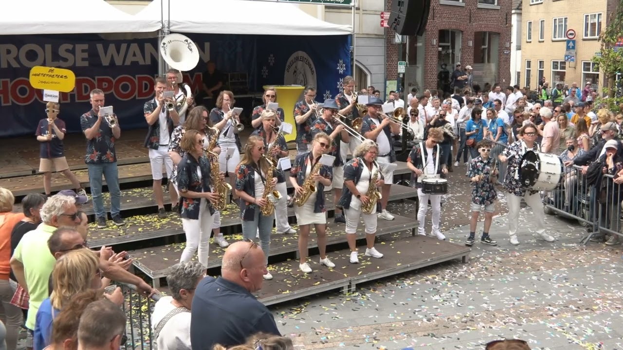 De Hoetetoeters   Ijsselstein Dweilorkestendag Groenlo Markt 9mei 2024 Gld NL