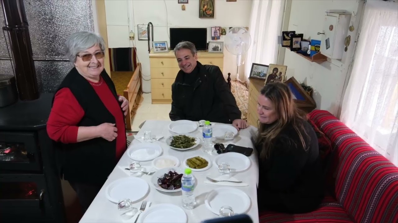 Στην καλύβα της Κυράς του Δέλτα στον Έβρο: Το τραπέζι, το δώρο στη Μαρέβα & η υπόσχεση για ψάρεμα