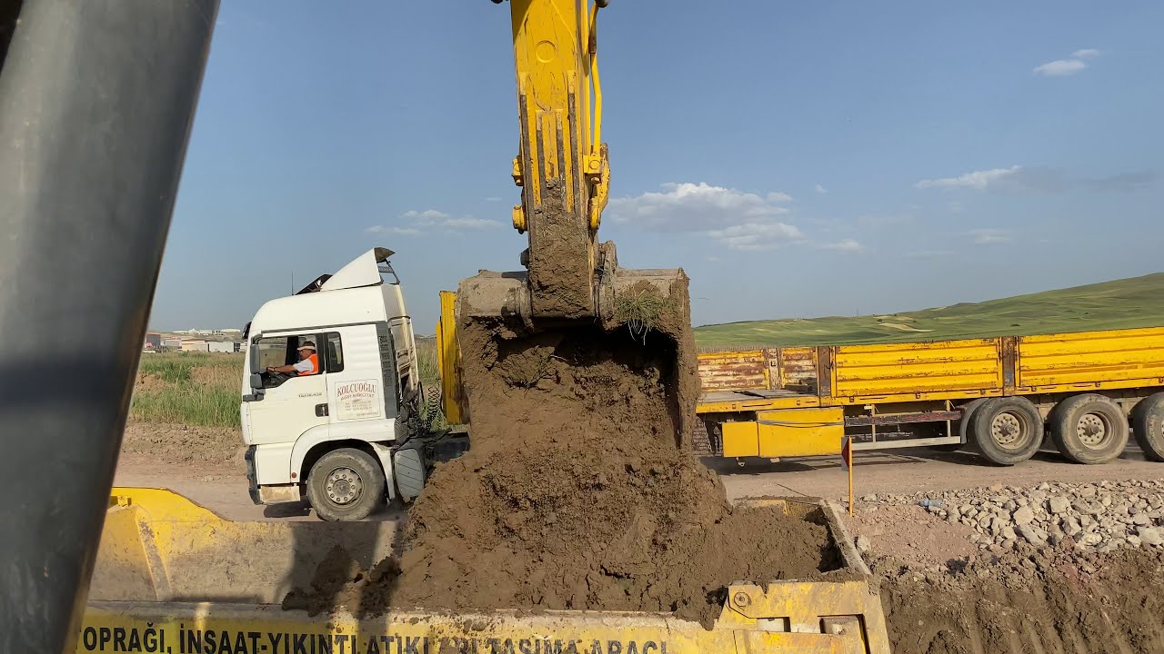 Sumıtomo excavator LOADING EARTH