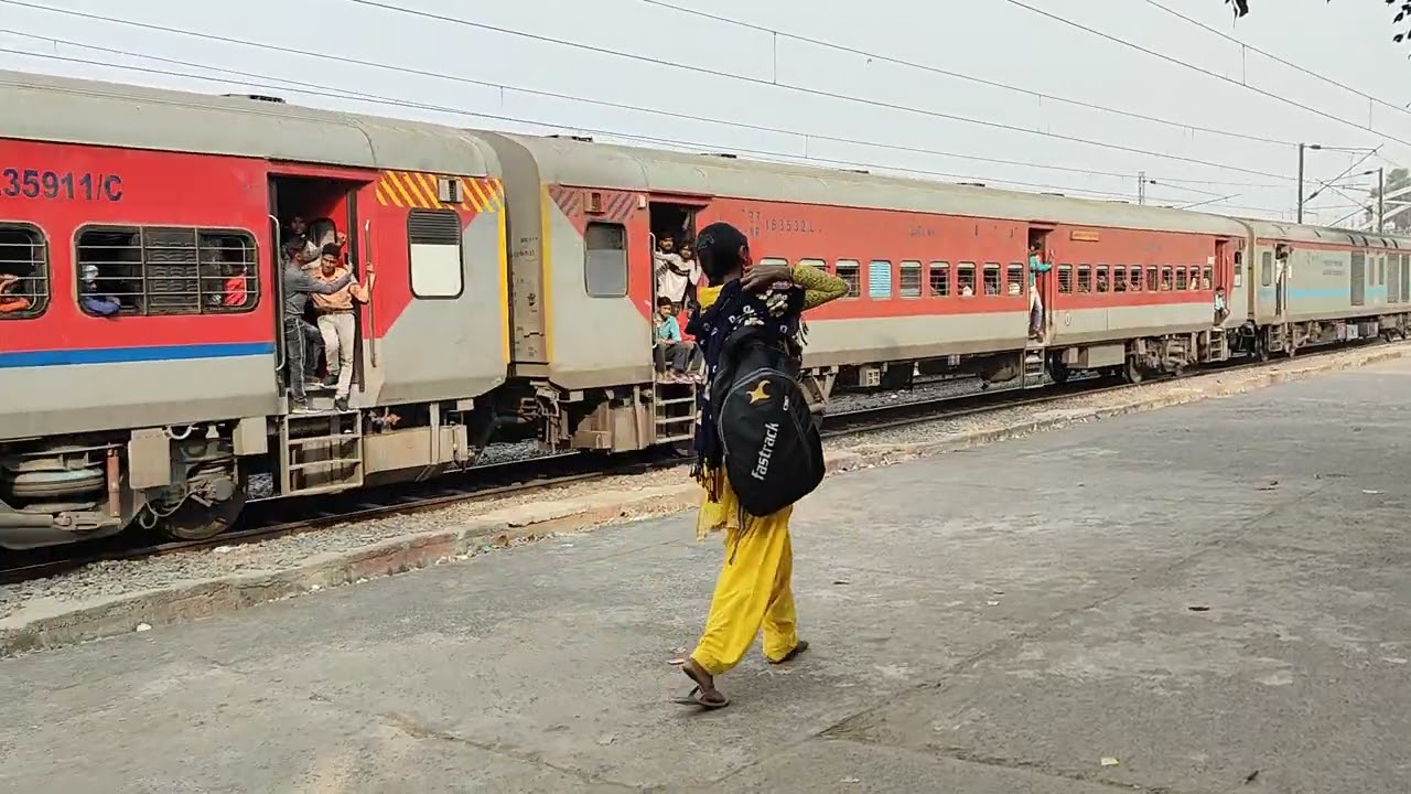 14673 Jayanagar - Amritsar Shaheed Express crossing Chhapra Kacheri