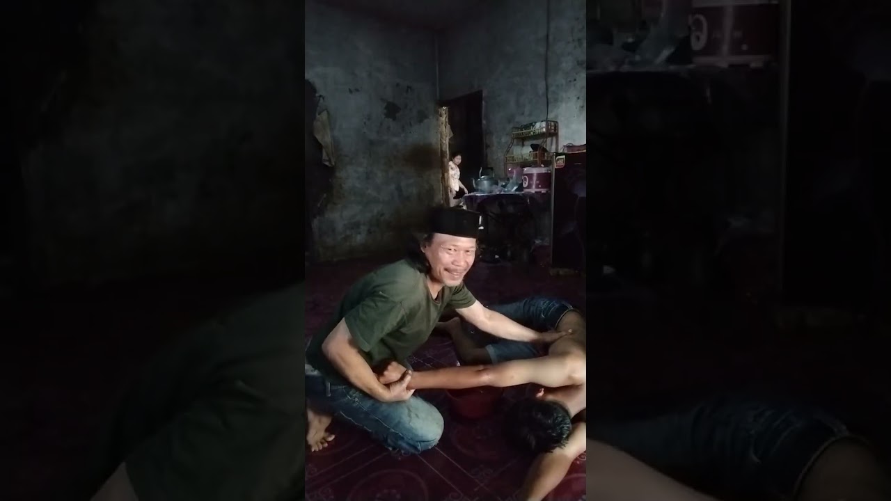 Ende Toha mengobati pergelangan siku dan pundak