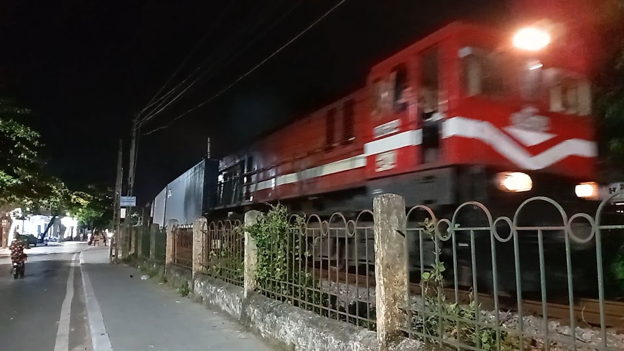 [452] D18E-604 kéo tàu hàng AH2 (18:34) (25/9/2025)