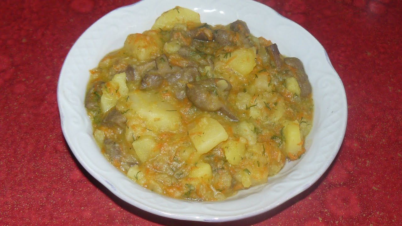 Тушеная картошка с консервированными грибами. Просто, быстро и очень вкусно!