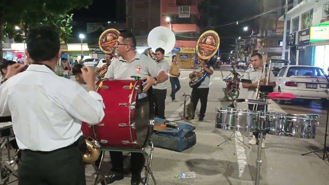 Banda  ex alumnos Colegio Ramón Castilla, Jaén, prof de música, Roberto Silva Delgado 