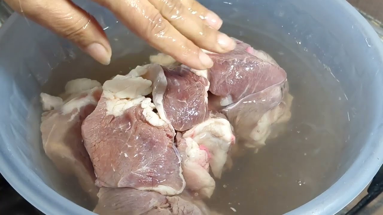 طريقه فك اللحمه المجمده بمكونين في المطبخ