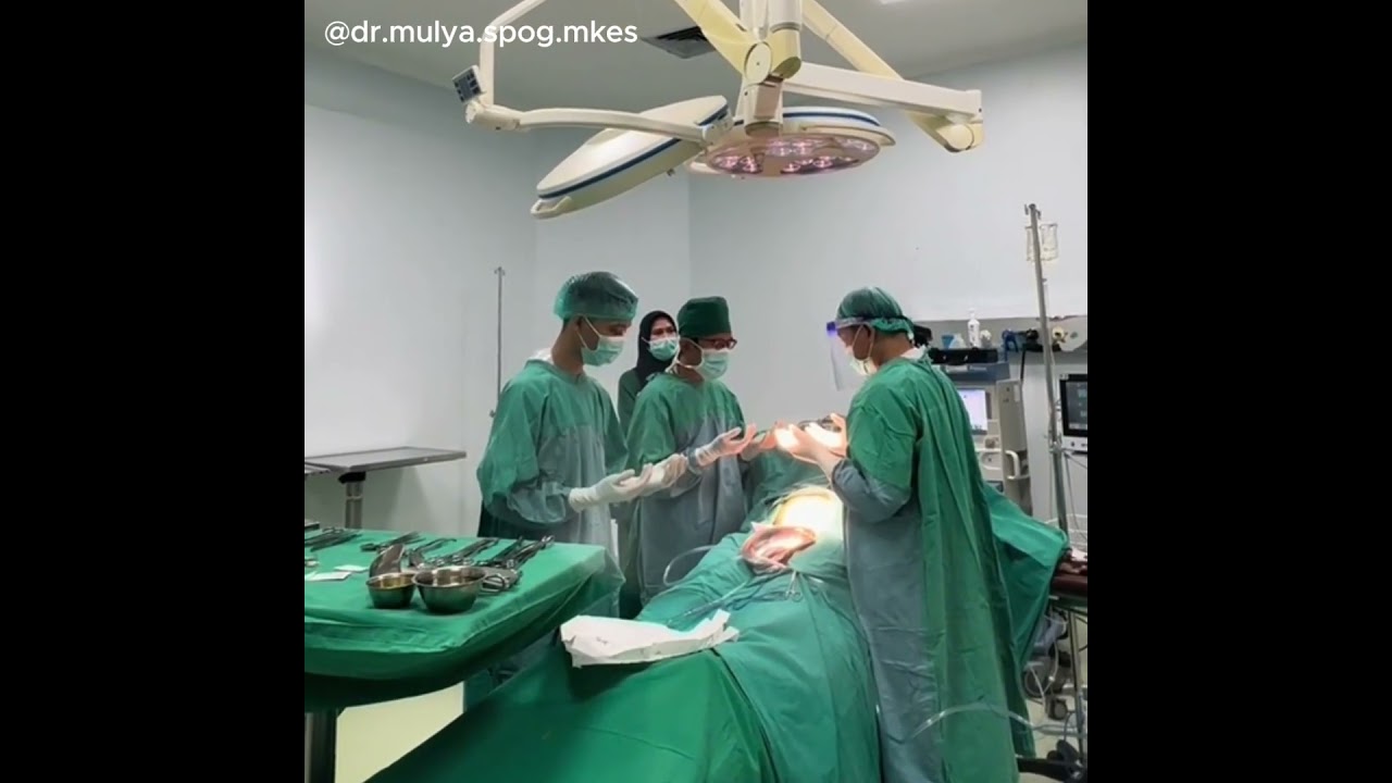 SEBELUM PISAU BEDAH MENYENTUH PASIEN, DOKTER & TEAM INI BERDOA DULU! Momen Langka di Ruang Operasi