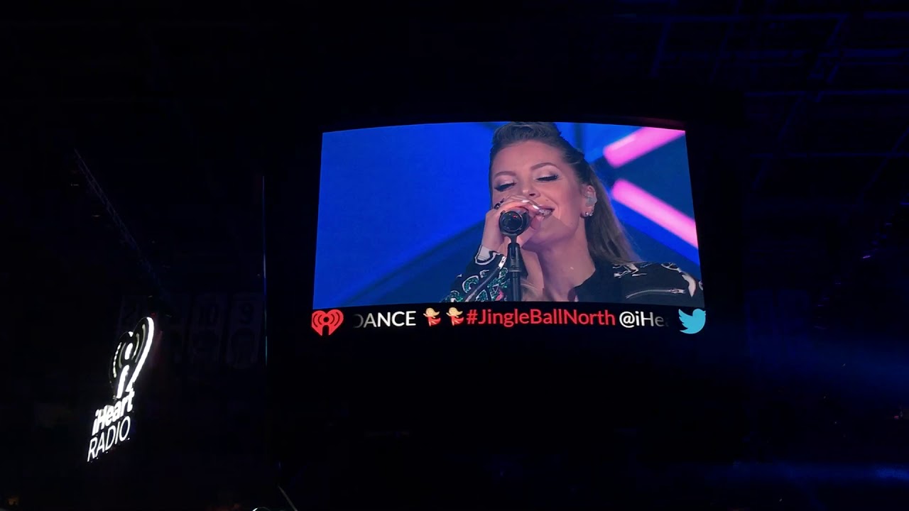 delaney jane - full performance(bad habits + easy go) live at the iheartradio jingle ball in toronto