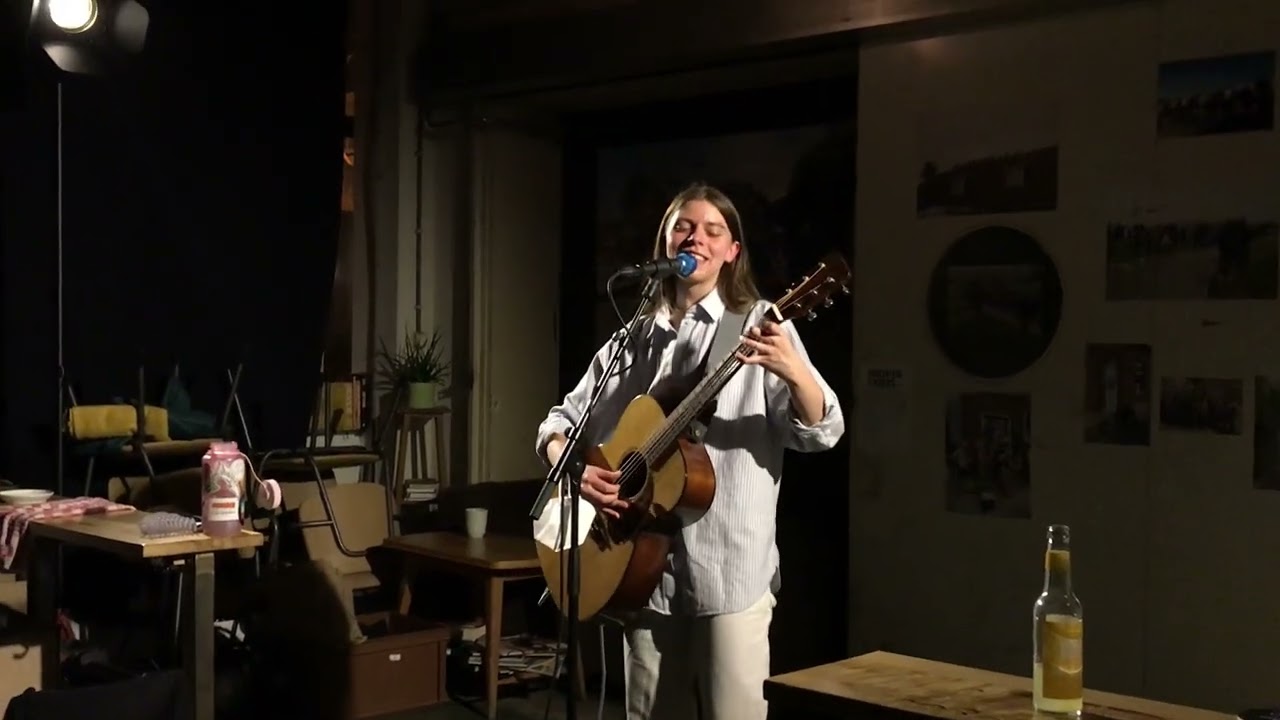 Tomberlin - idkwntht (Live @ Brewpub De Kromme Haring, Utrecht on April 21, 2022)