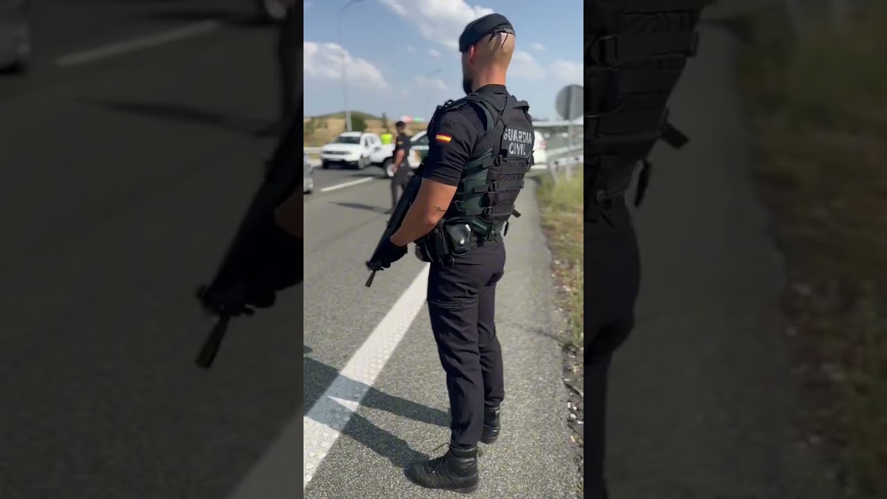 &iquest;Sabes qu&eacute; hacer cuando ves un control como &eacute;ste de la #guardiacivil ? 🚨