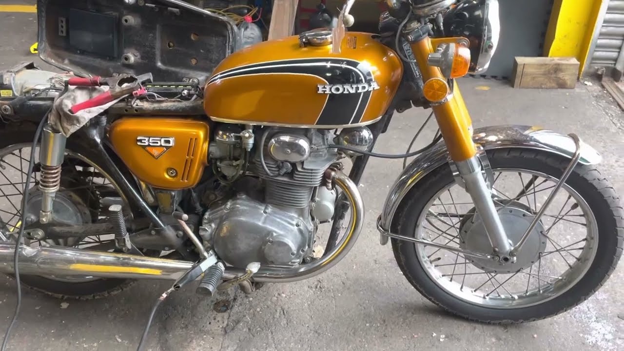 1972 Honda CB350cc Twin: Relive the Era of Iconic Twin-Cylinder Performance. 1094