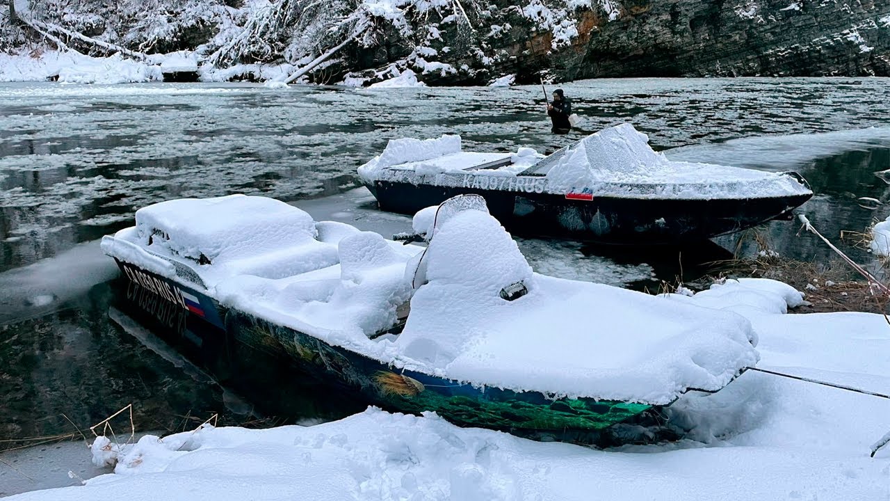 Попали в Ледяной Плен в Тайге. Снег завалил Лодки. Закрыли Сезон Жидкой Воды. Хариус На Удочку