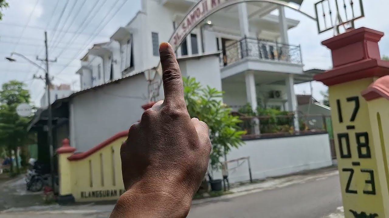 Rumah mewah di Kota Solo, luas 165 m² 2 lantai. 5 kt. 500m dari pasar Kleco