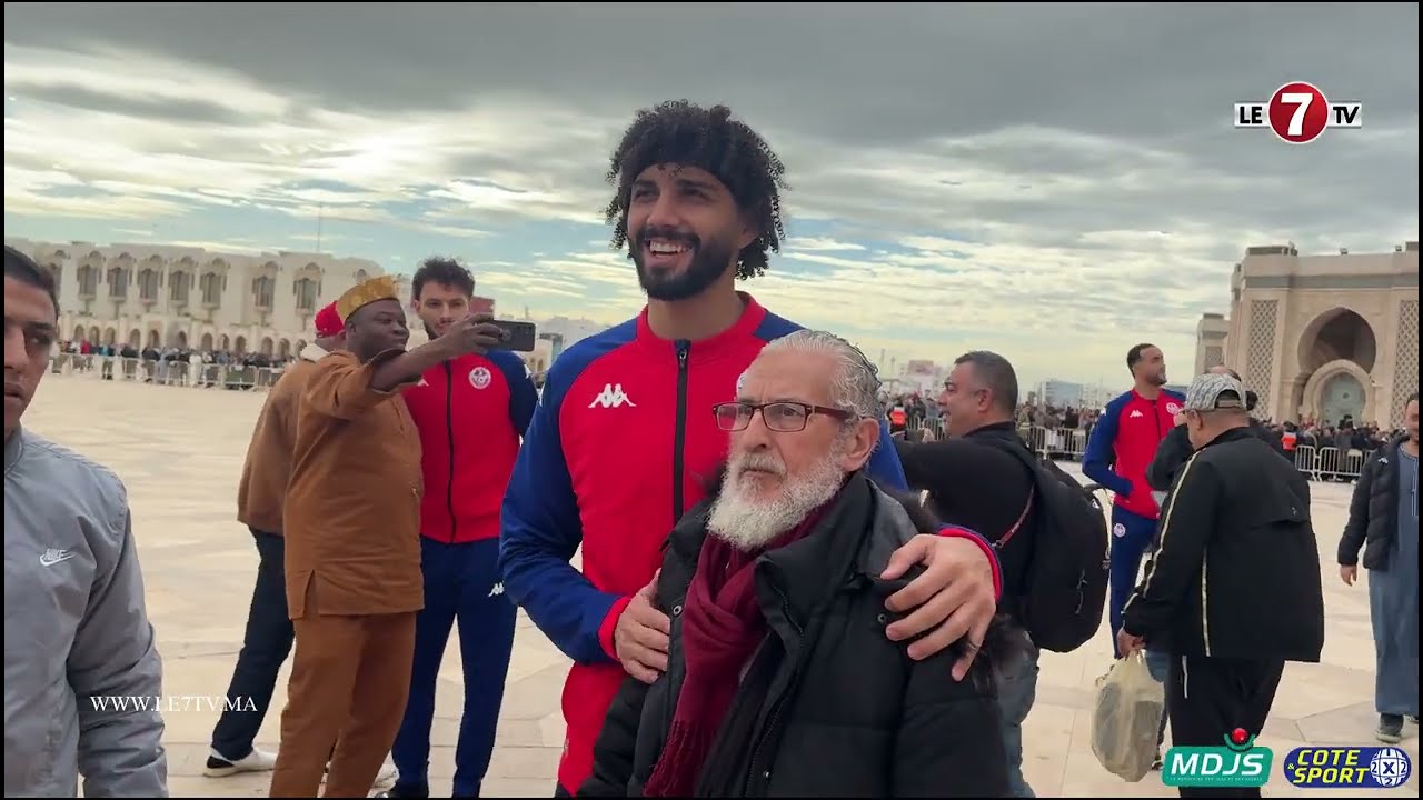 لاعبو منتخب تونس ومالي يؤدون صلاة الجمعة بمسجد الحسن الثاني بالدار البيضاء 