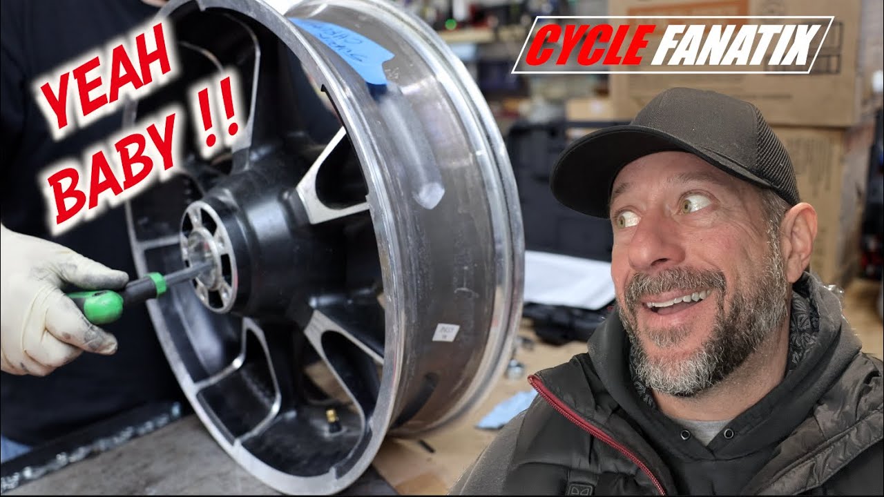 Harley Davidson road glide wheel bearing removal | powder coated wheels #roadglide #cyclefanatix
