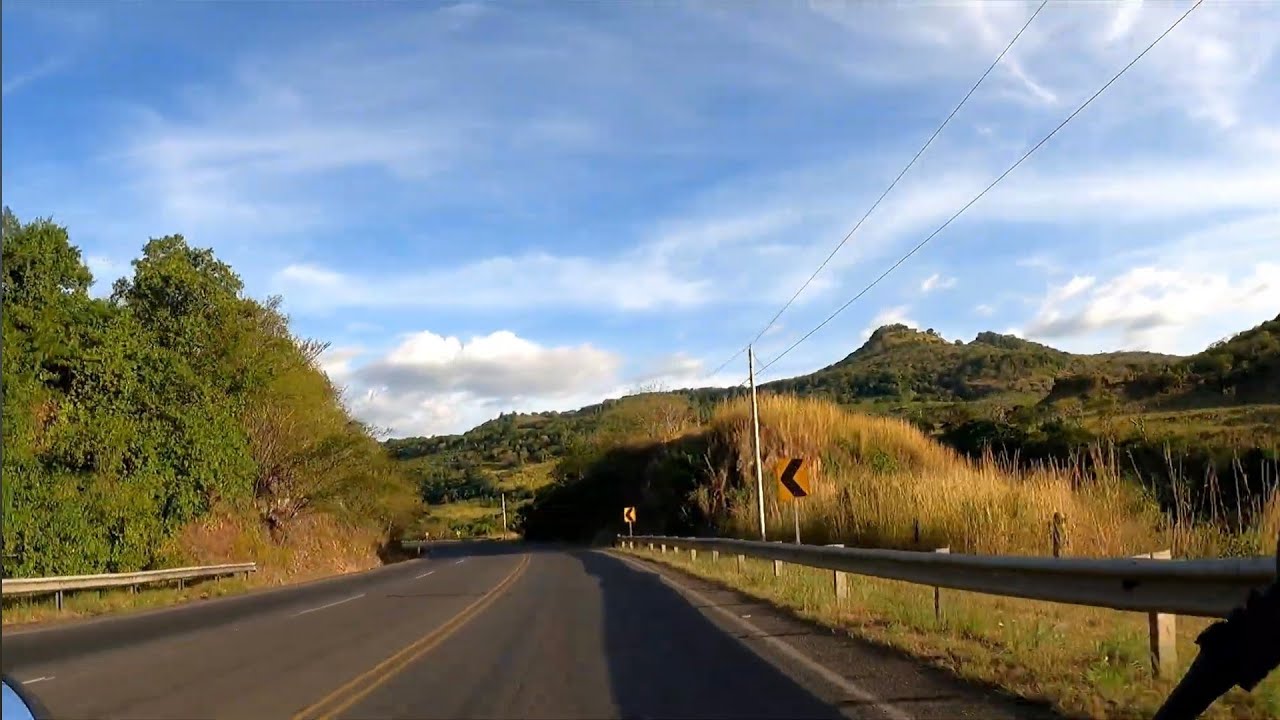 Bajando por la cuesta del Coyol, Nicaragua