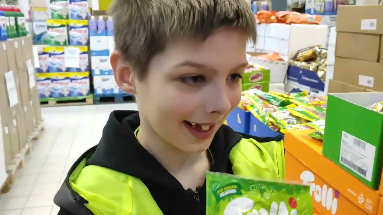 Едем в магазин европейских товаров на Пулковское шоссе 19 и в Сезон Пулковское шоссе 40. Спб