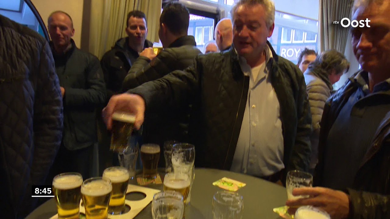 Wie zijn die poaskearls die Ootmarsum wakker zingen nou eigenlijk?