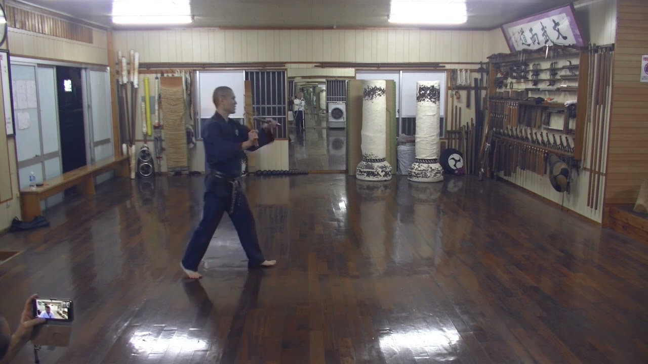 大筑傳琉球古武術　ヌンチャクの使い方をアメリカ道場へライブ配信中