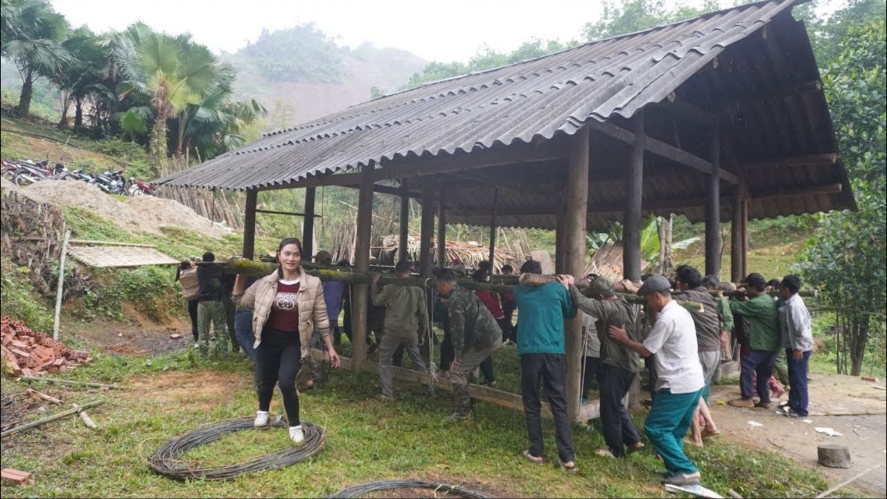 The talented girl and 108 households worked together to transport a wooden house - Build a new home