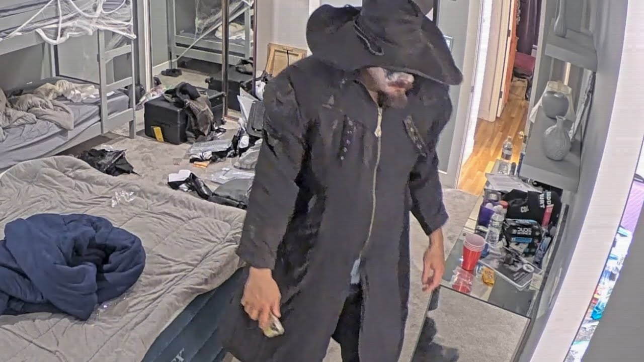 The Duke Searches the Belongings of the Fish - Fishtank Season 3