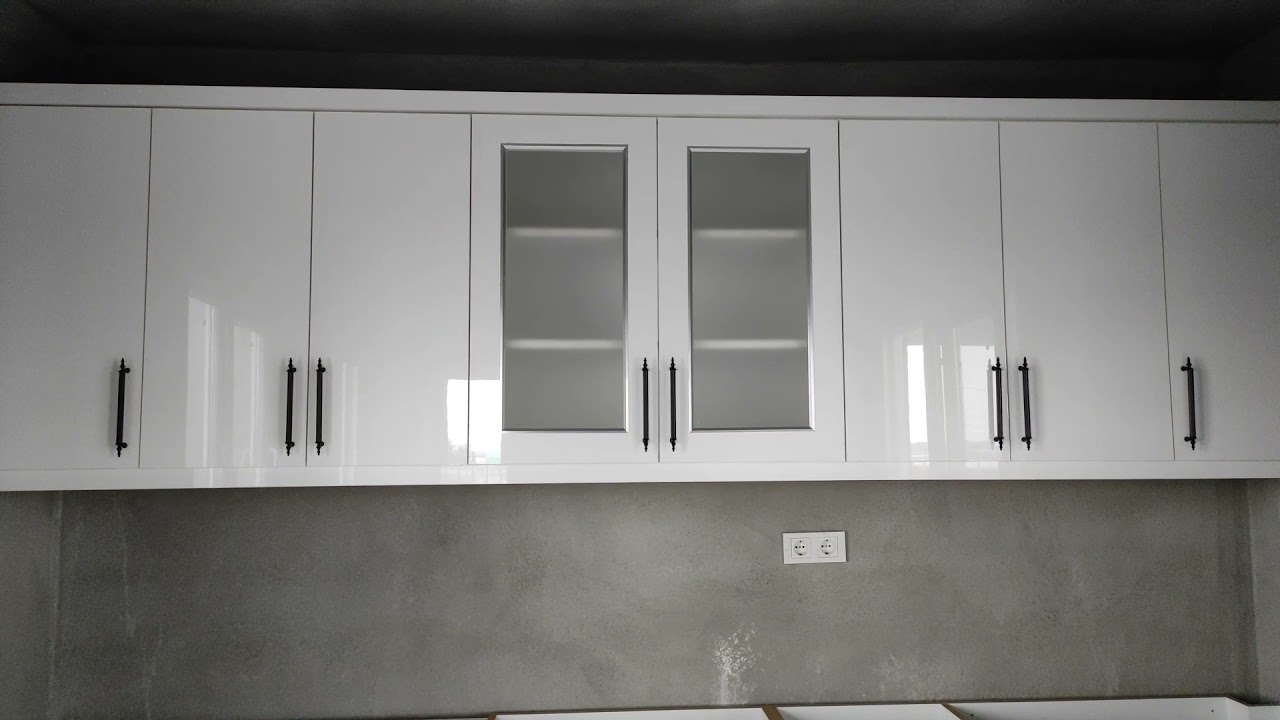 Beyaz hayglass kapak mutfak dolabı