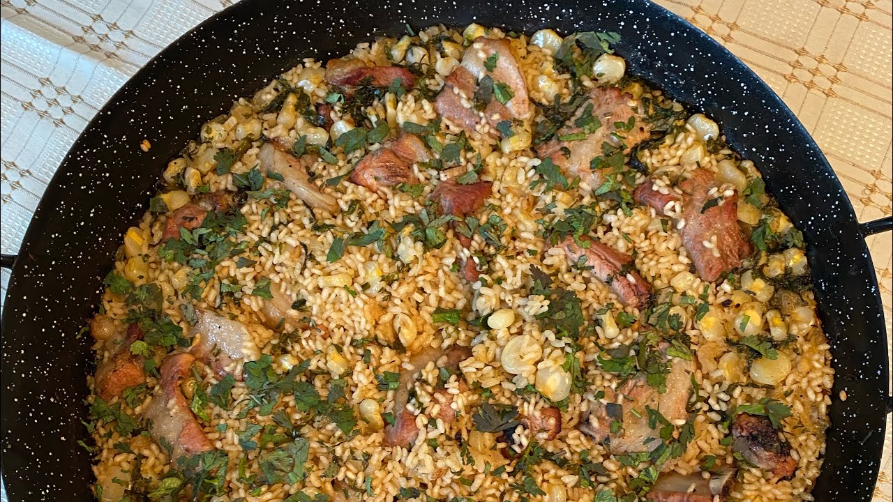 Arroz con costillas en Kamado con un toque Peruano | Elcaminodelfuego