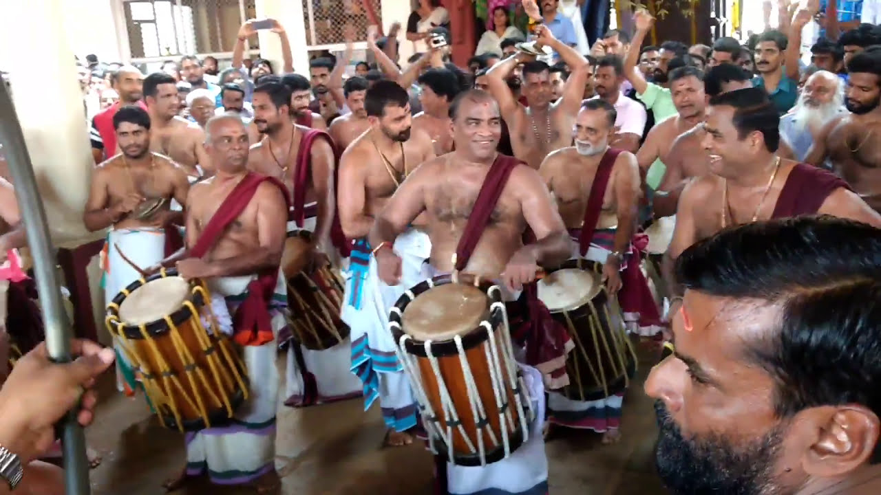 Chenda melam kalasam by mattanoor sankarankutty marrar at ettumanoor mahadeva temple