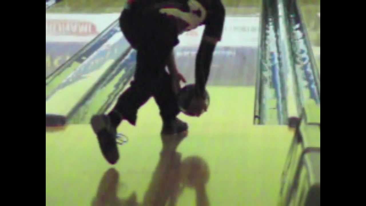 (slow motion) Osku Palermaa & Jason Belmonte ボウリングの両手投げのスロー映像