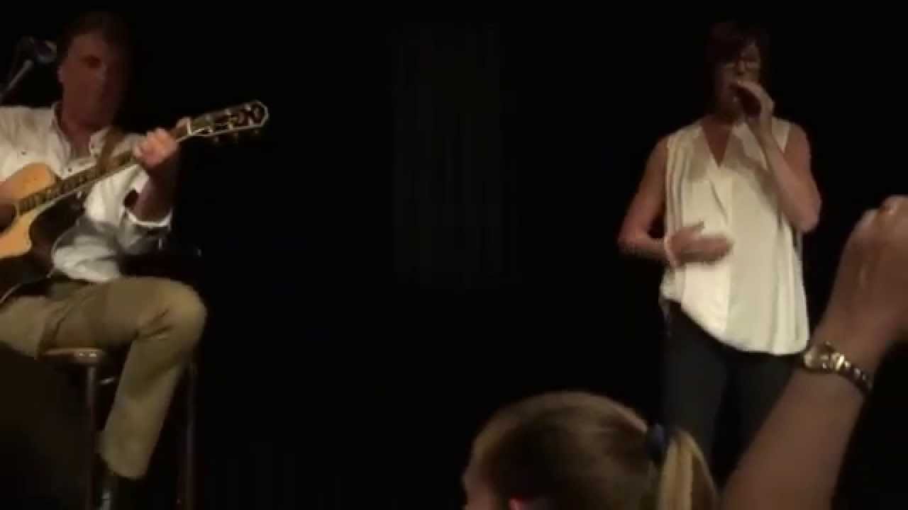 B.Z.N.Fandag  Carola zingt A Young Girls Dream  met John Meijer op gitaar 14 juni 2015