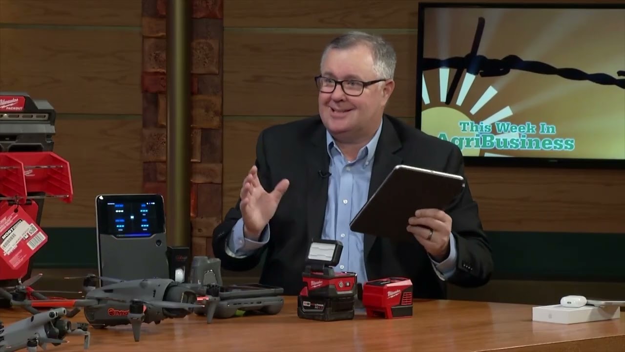 Идеи подарков на праздники 2025 года: системы защиты, дроны FlyingAg, технологии для гольфа, книг...