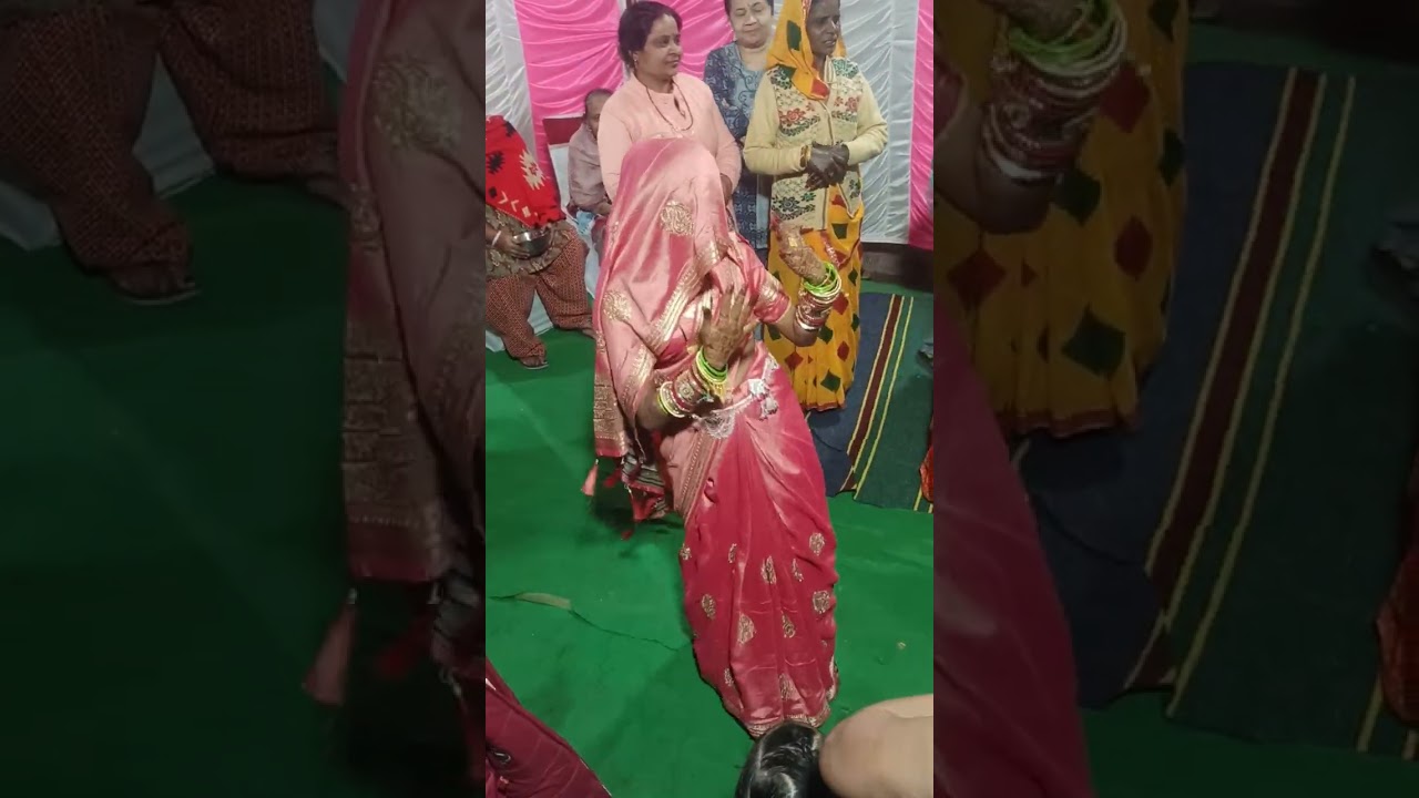 Dance video of new bride Chatak Chlugi Mai Matak Chlugi Song