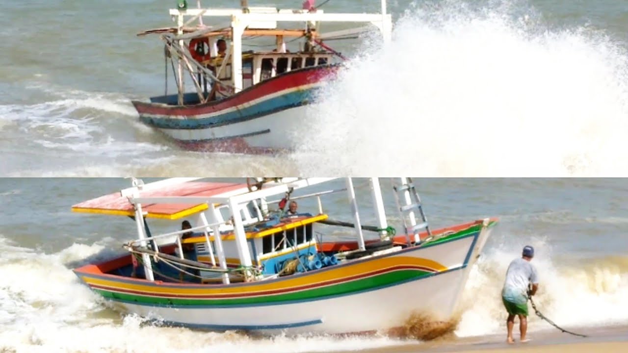 BARCOS DE PESCA COM MAR FORTE