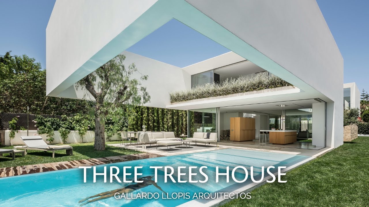 The Minimalist House Around Three Courtyards and Three Trees
