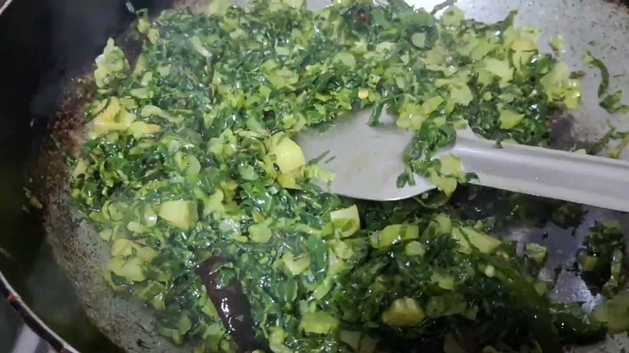 ফুলকপির পাতা ভাজা বড়ি দিয়ে 😋 | গ্রামবাংলার স্বাদে সহজ নিরামিষ রেসিপি | Cauliflower Leaves Fry