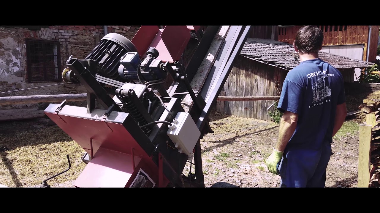 Řezání palivového dřeva automatem v Mexiku 2019